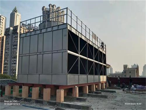 閉式冷卻塔盤(pán)管可采用多種材質(zhì)，銅管、碳鋼管或不銹鋼