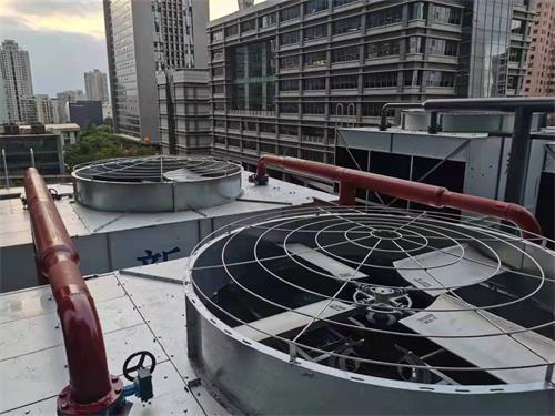 冷卻塔連接溢出水現(xiàn)象原因,空調(diào)冷卻塔管道連接